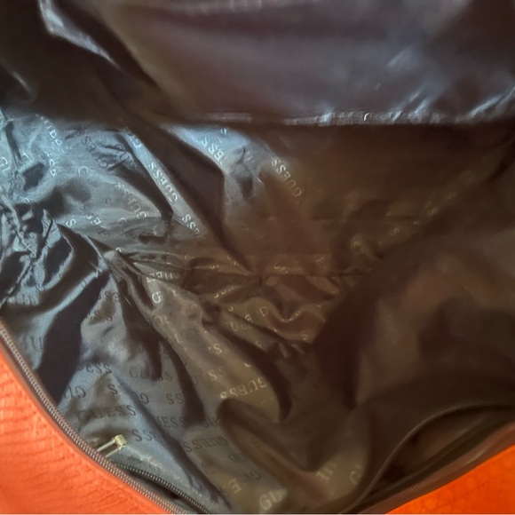 Guess overnight bag never used - Picture 4 of 6